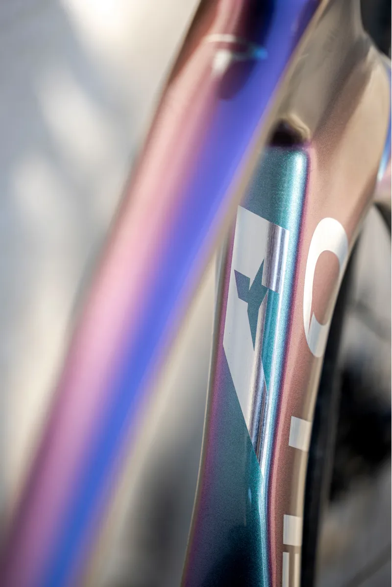 Pinarello F3 Disk 105 Di2 Interstellar Grey Shiny Carbon Road Race Bike-11