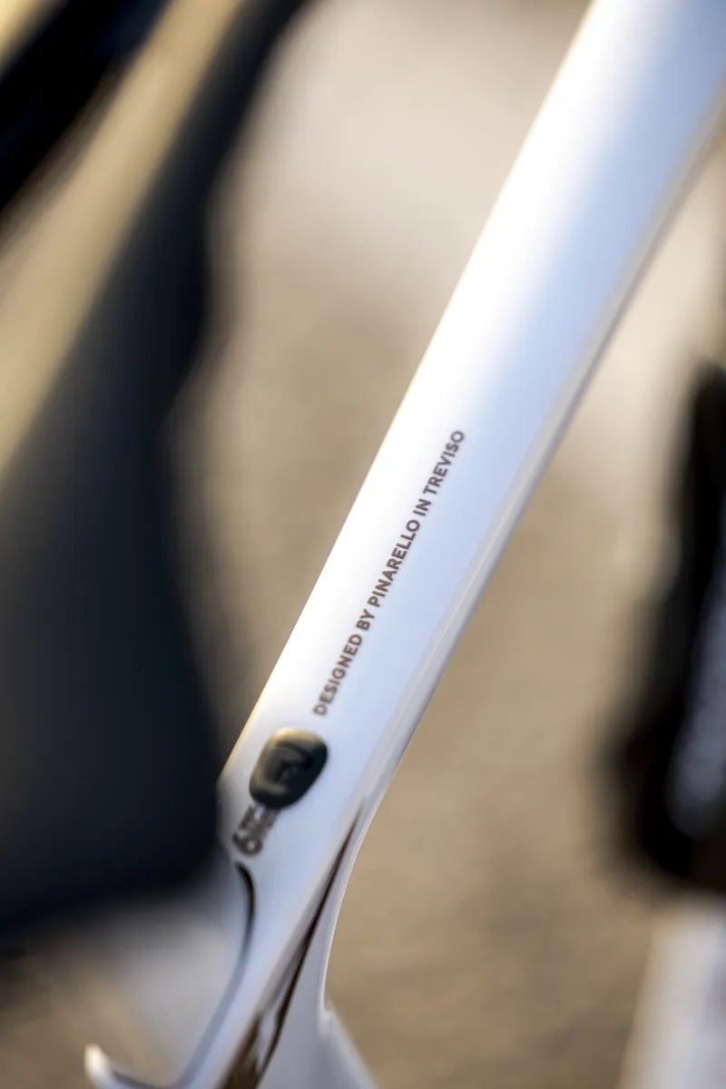 Pinarello F3 Disk 105 Di2 Alabaster White Shiny Carbon Road Race Bike-8