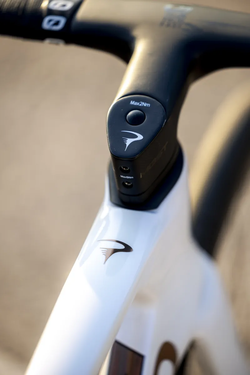 Pinarello F3 Disk 105 Di2 Alabaster White Shiny Carbon Road Race Bike-9