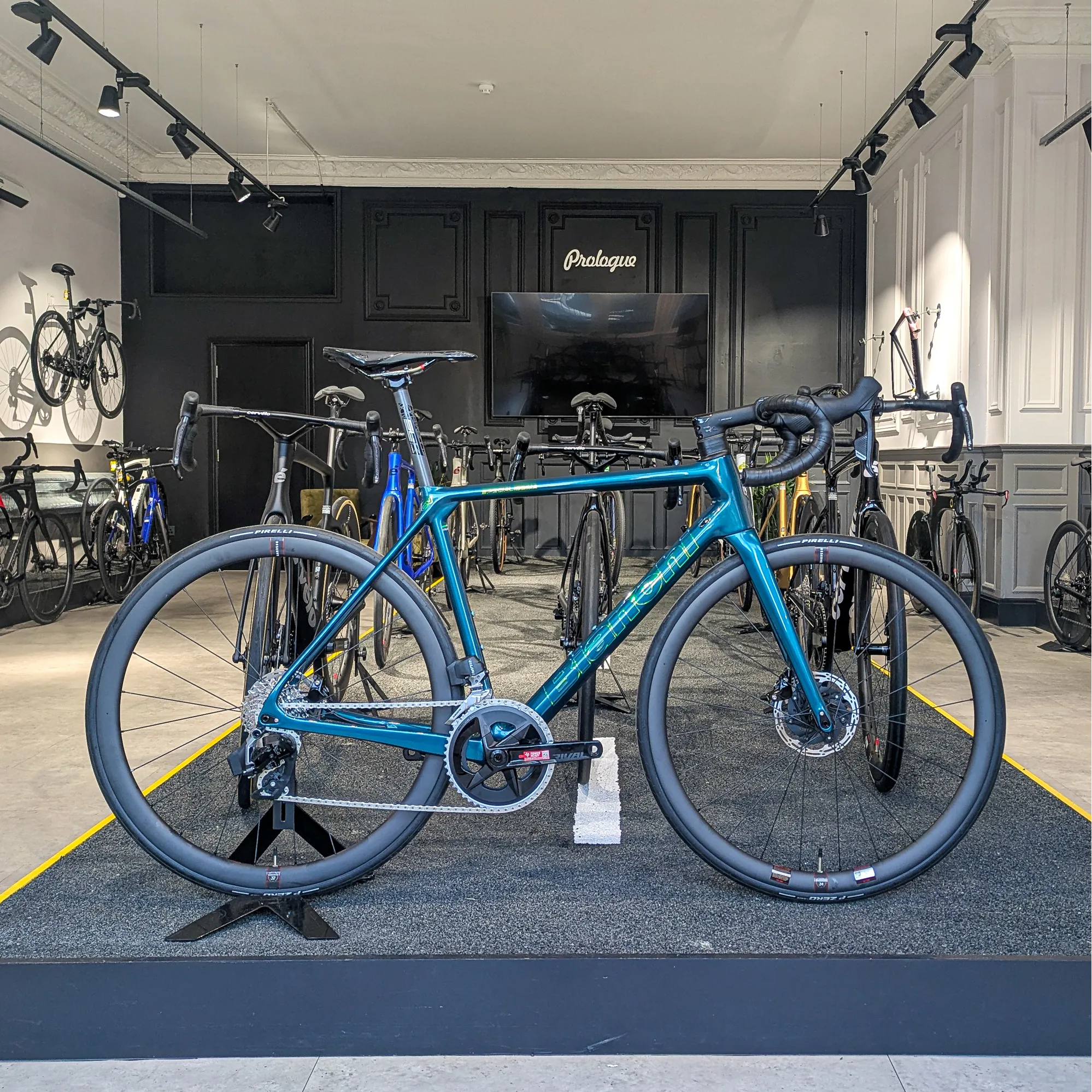 Bianchi Specialissima Custom Build RIVAL AXS Reserve 34/37 55