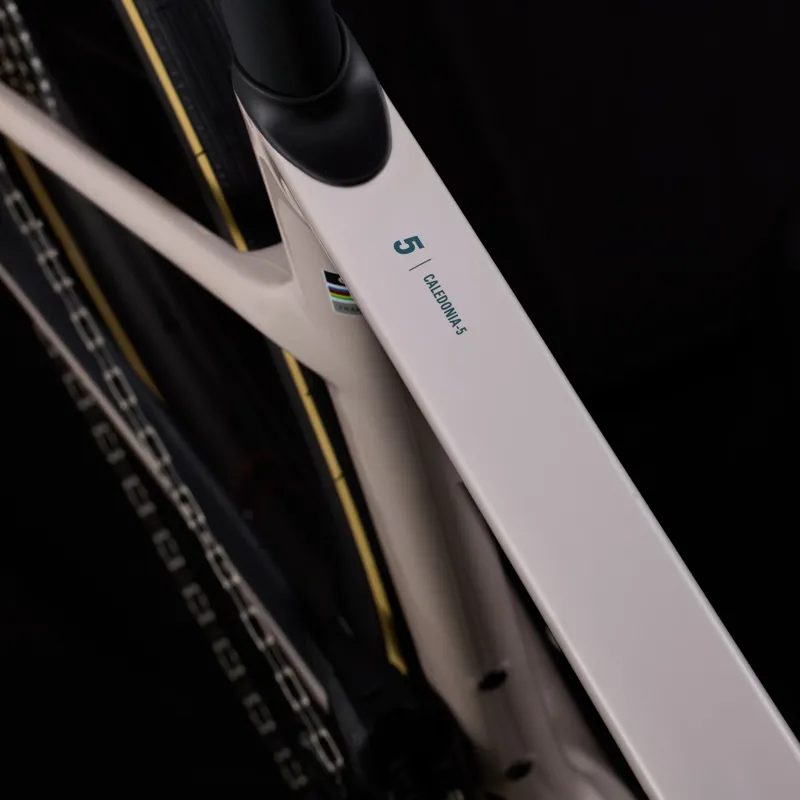 Cervelo Caledonia-5 Shimano Ultegra Di2 Sandstone-1